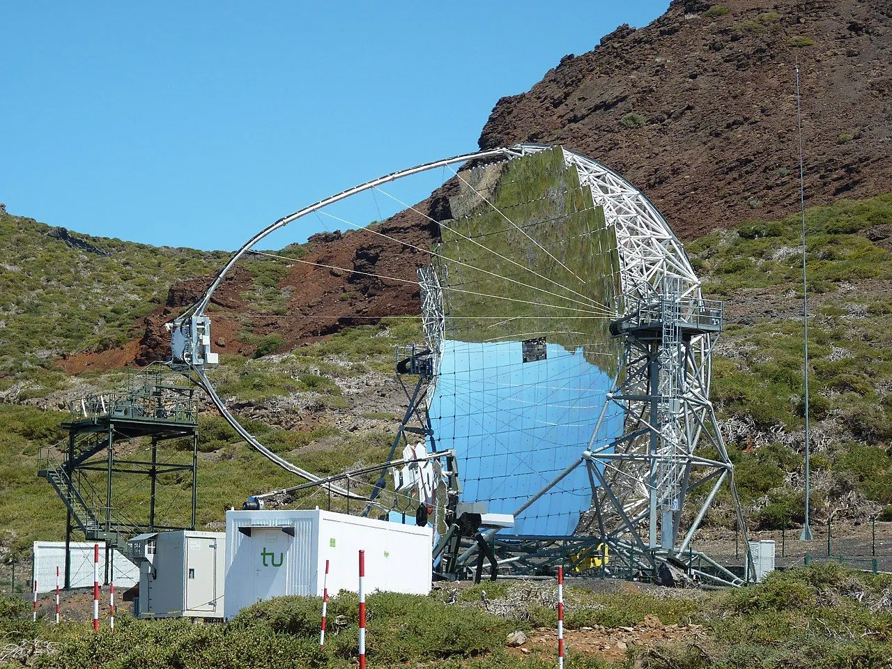 MAGIC（Major Atmospheric Gamma Imaging Cherenkov Telescopes）望远镜