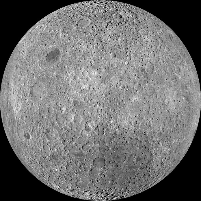 月球背面。图／NASA