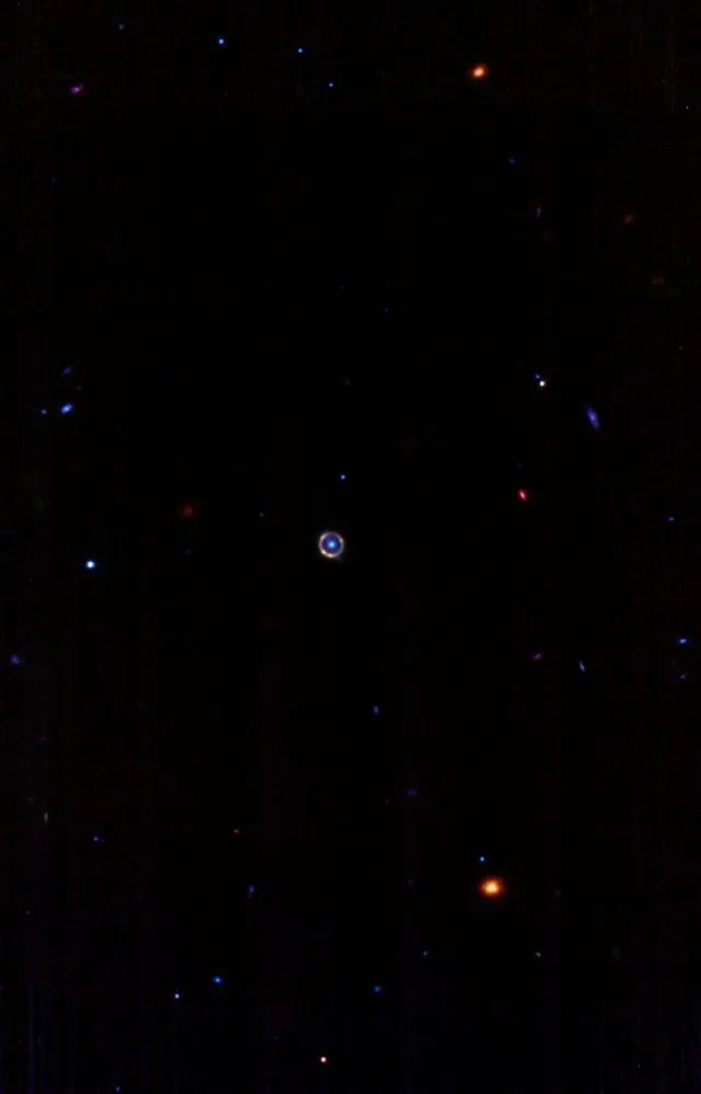 星系SPT-S J041839-4751.8爱因斯坦环的彩色影像。图片来源：JWST/MAST；Spaceguy44/Reddit