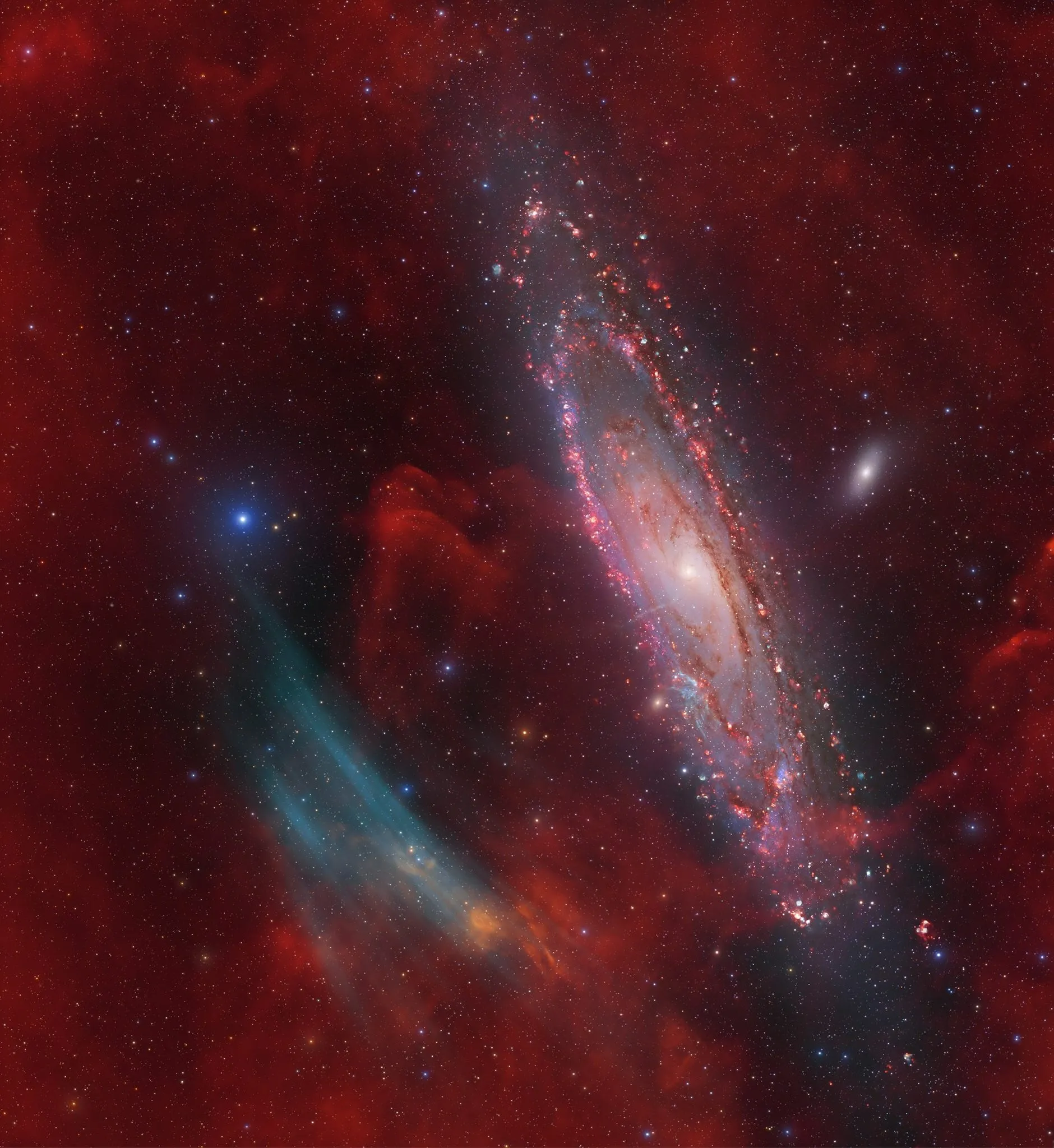 天文摄影爱好者发现M31近旁竟有未知大型星云存在。